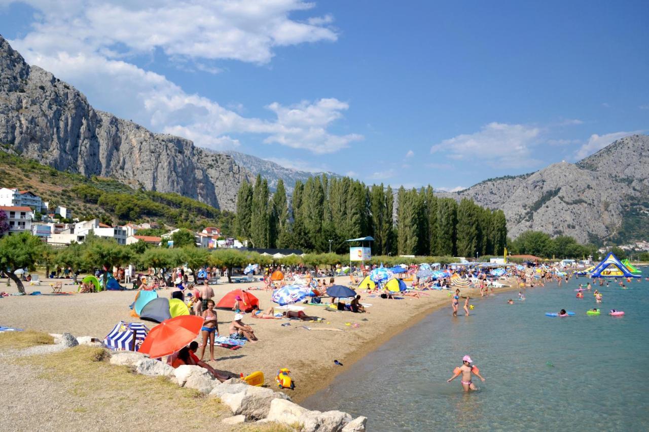 Apartments With A Parking Space Omis - 2745 Eksteriør bilde